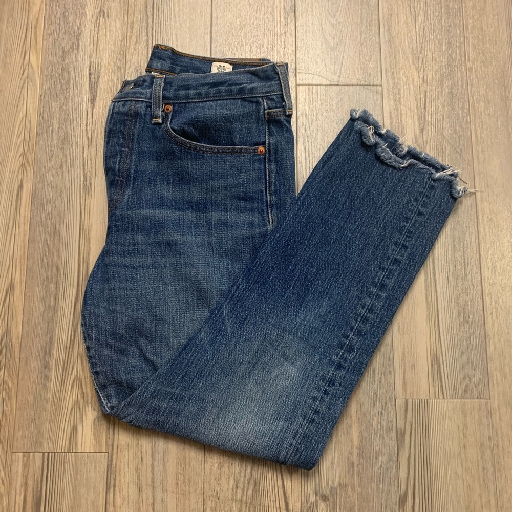 Levi's White Oak Cone Blue Ripped Cropped W30